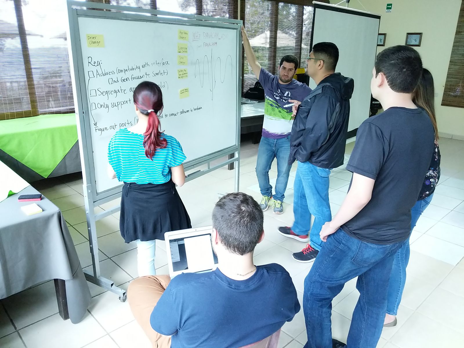 Un grupo pequeño de la iglesia siendo equipado para hacer discípulos