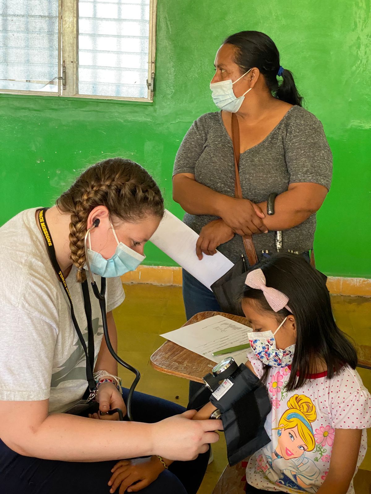 Compasión y servicio en la Clínica de Esperanza